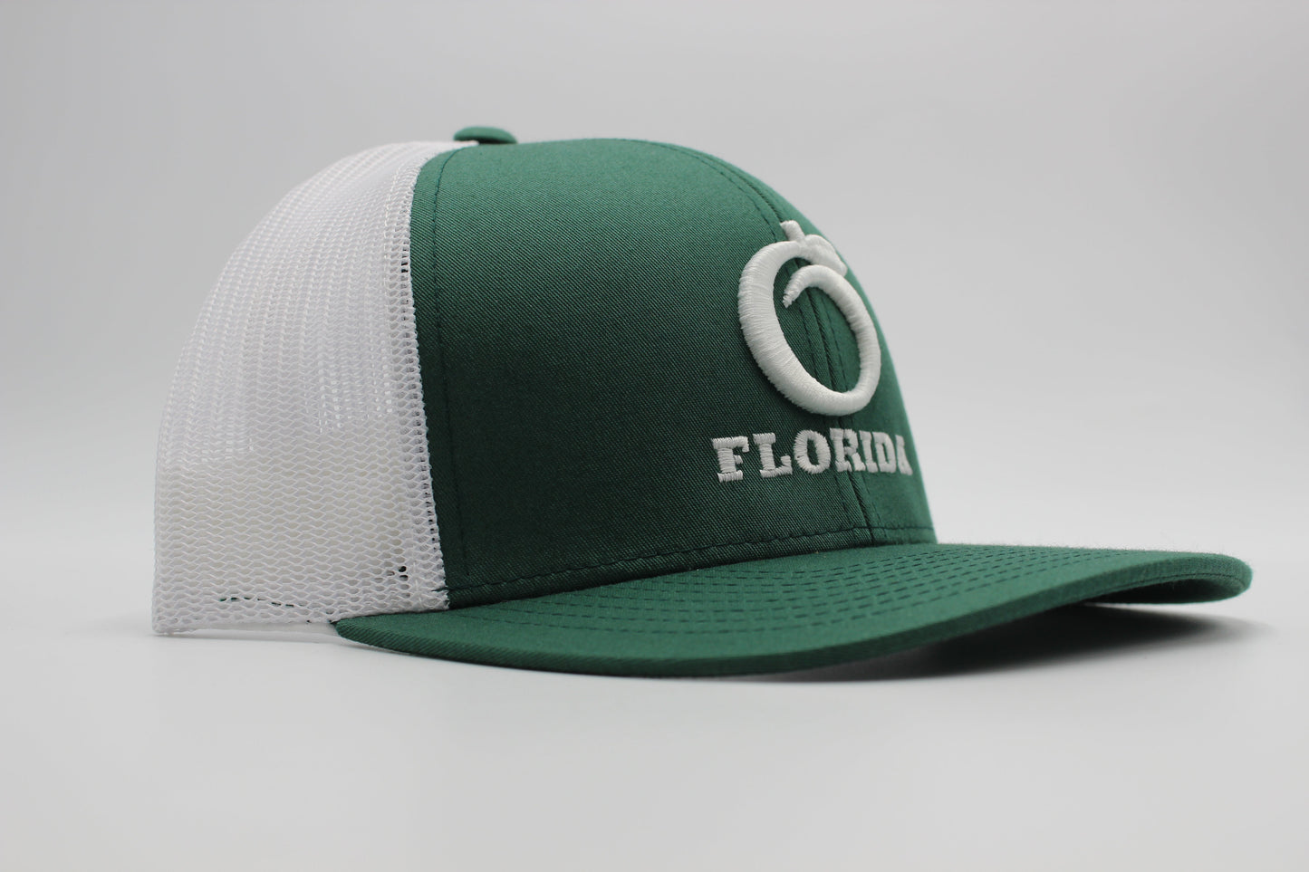 The Ridge Trucker Dark Green/White White logo