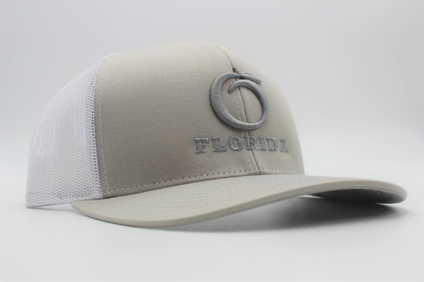 The Ridge Trucker Silver/White Silver logo
